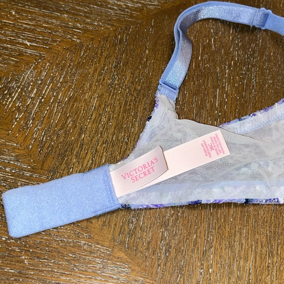 Victoria’s Secret Push-Up Bra - Picture 6 of 8